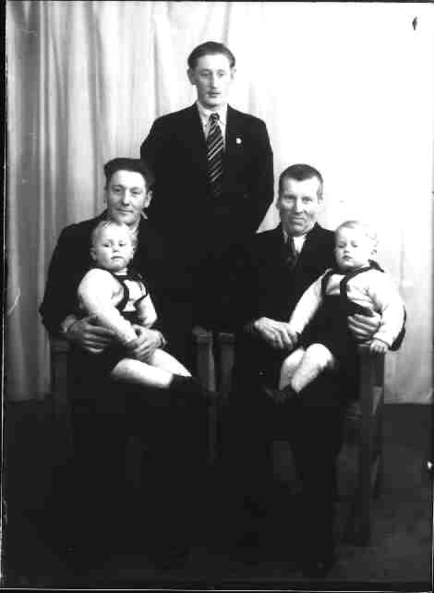 Per K. Lien, O. Valraamoen. 4 generasjoner.