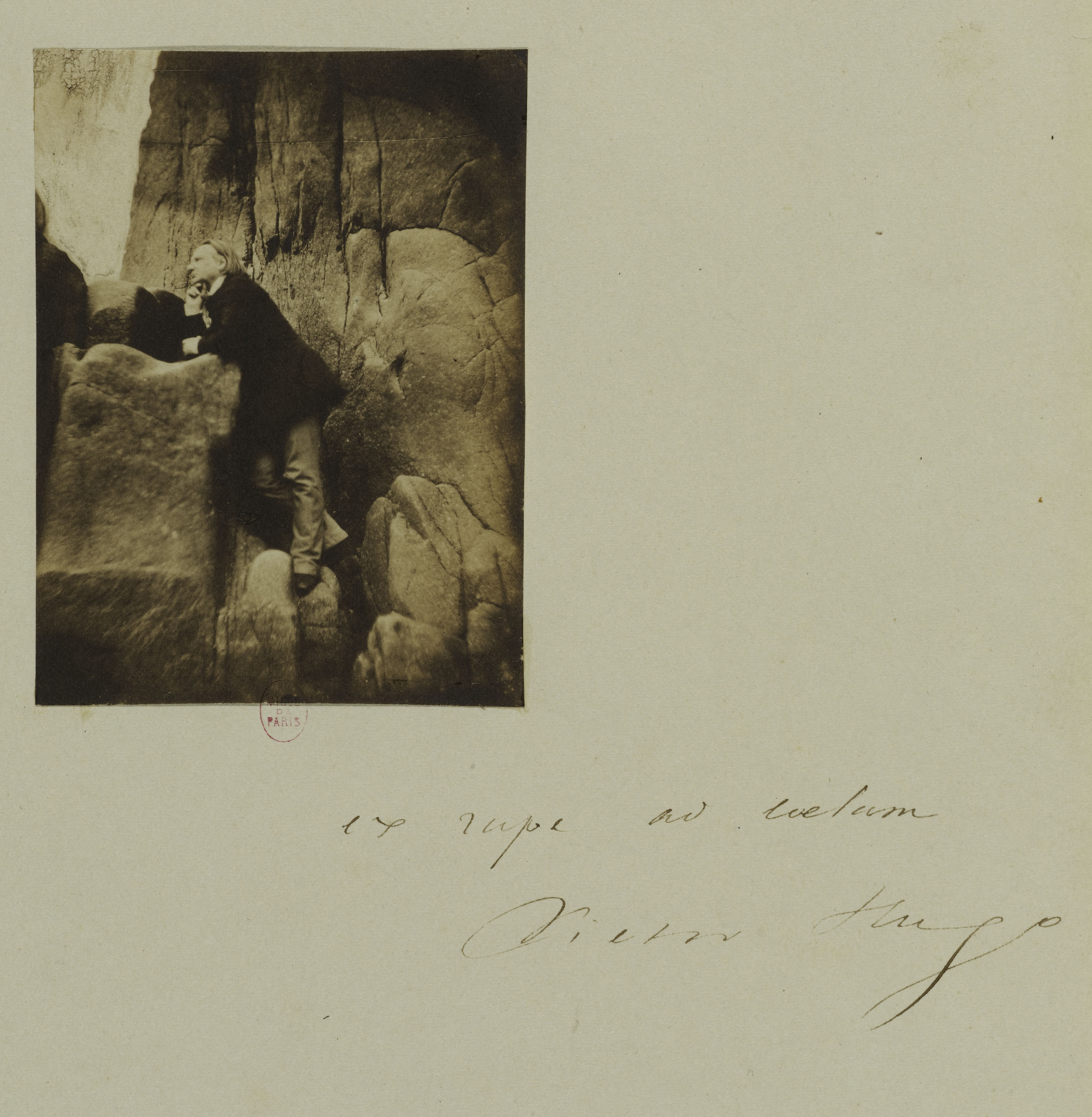 Charles Hugo, Portrait de Victor Hugo (1802-1885), écrivain, sur le rocher des Proscrits à Jersey