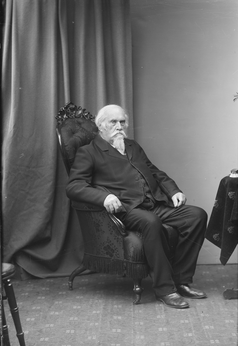 Henri Osti's Fotografiateliér, Ateljéporträtt - fotografen Henri Osti, Uppsala 1914