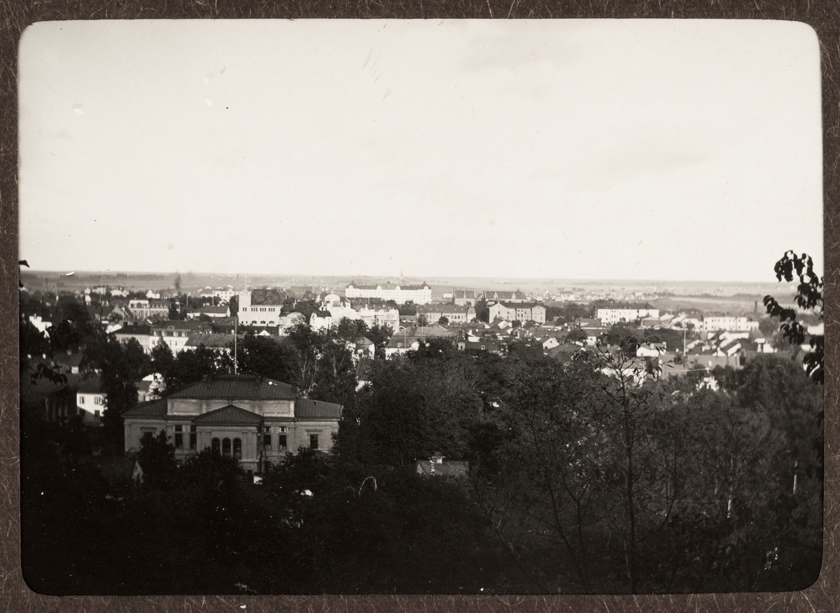 August Fredrik Schagerström, "Upsala. Från Slottsbacken åt Öster", Uppsala 1918