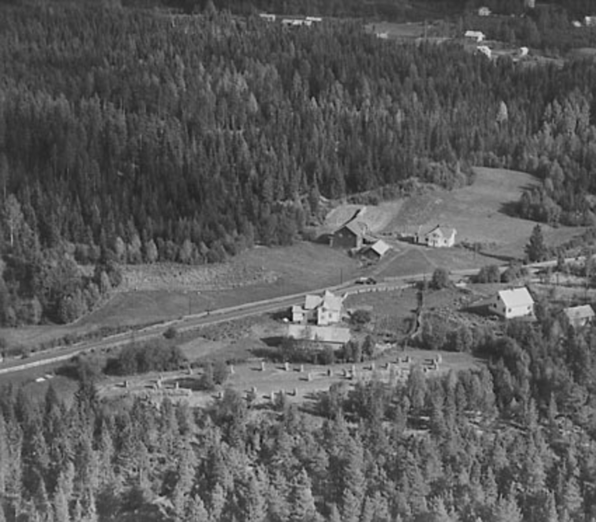 Widerøes Flyveselskap A/S, FLYFOTO BEKKEVOLD, ÅSVANG