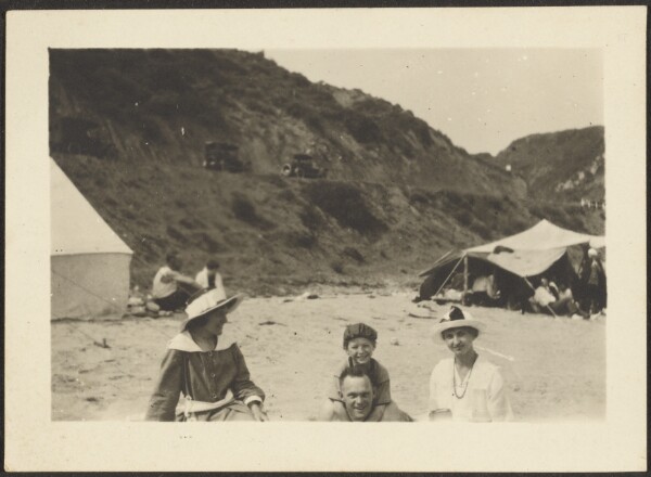 Louis Fleckenstein, [Figures on Beach]