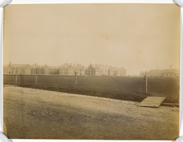 Unknown, [View of a courtyard]