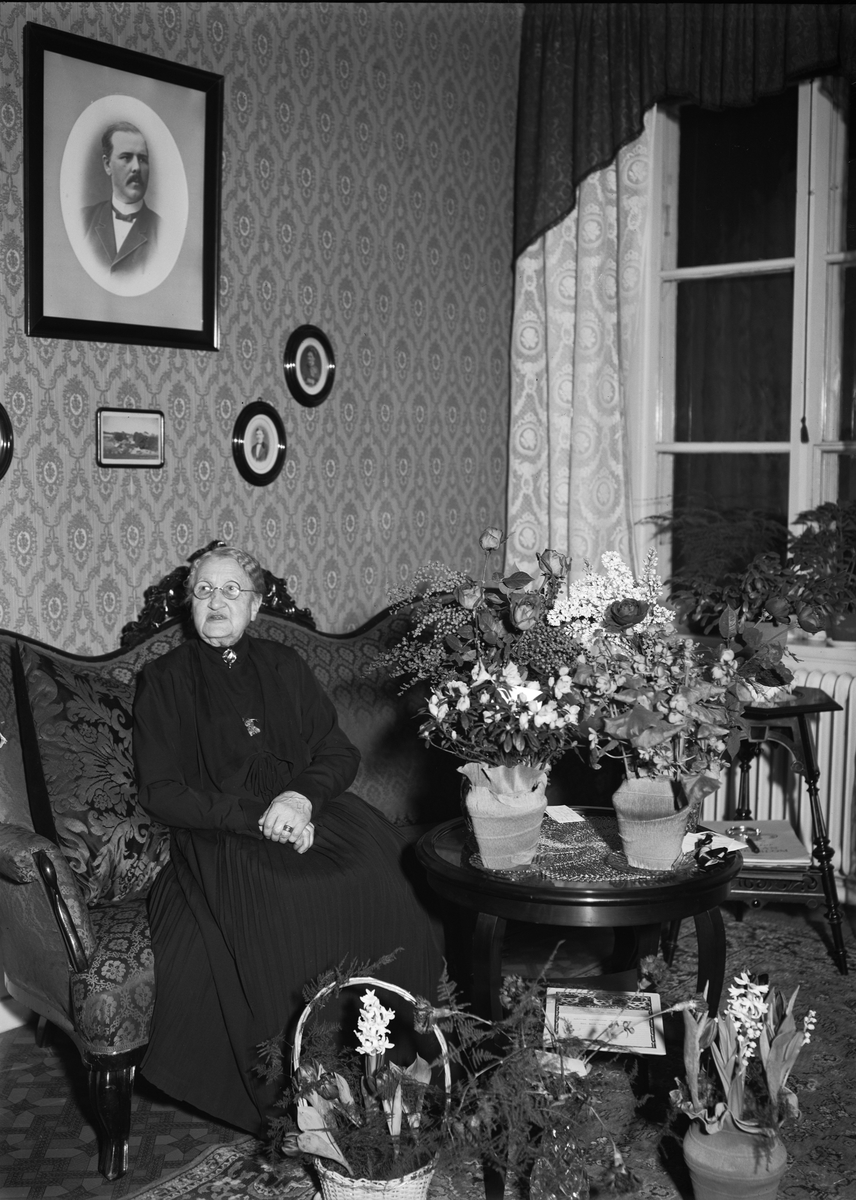 Paul Sandberg, Födelsedagsporträtt, åldrig kvinna, sannolikt Uppsala, 1934