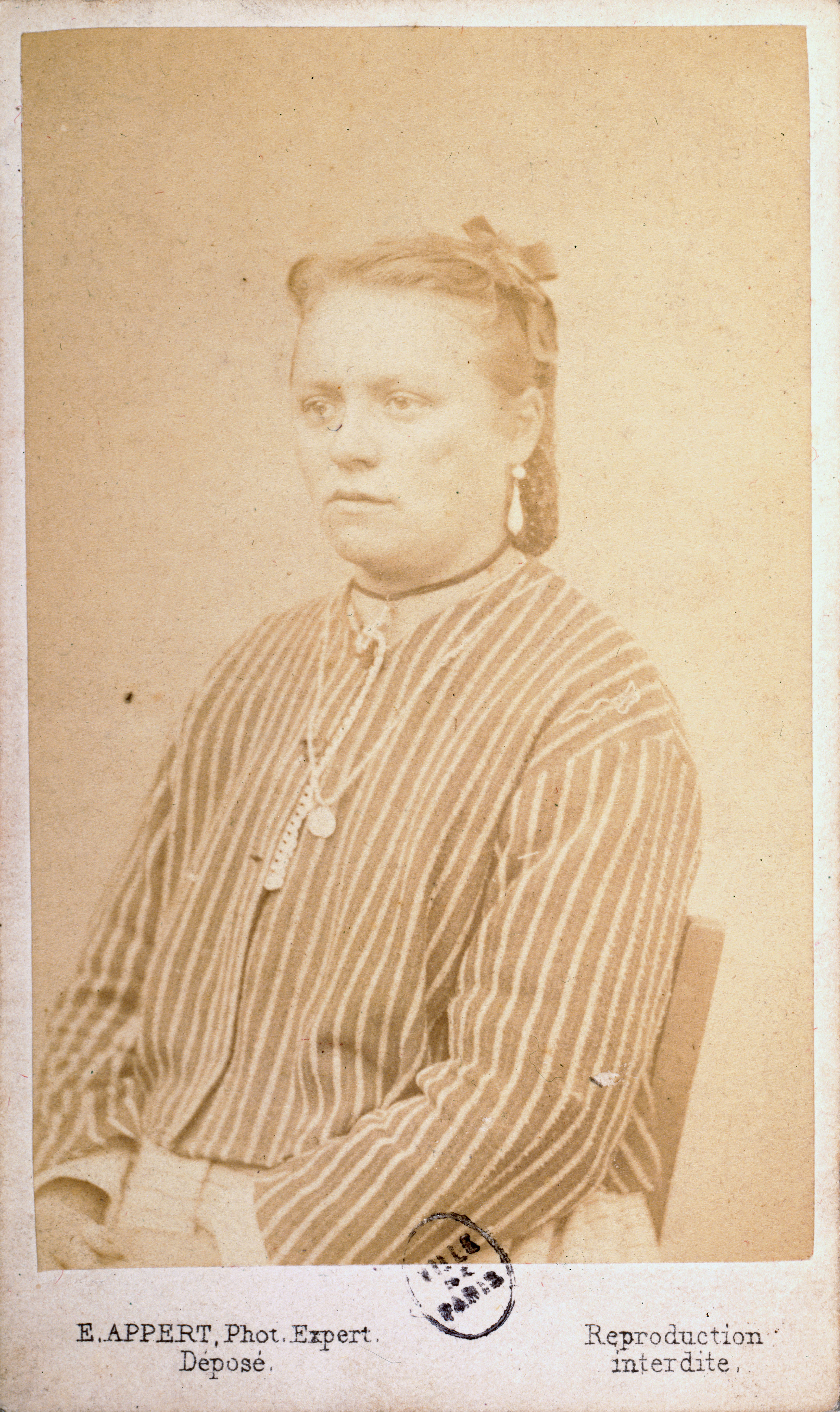 Ernest Charles Appert, Portrait de Léontine Eugénie Suétens, vivandière au 135ème bataillon, pris à la prison de Satory à Versailles. Membre de la Commune de Paris en 1871.