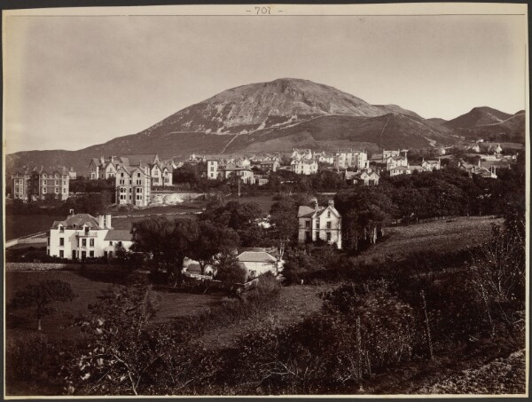 Francis Bedford, [City at foot of mountain]