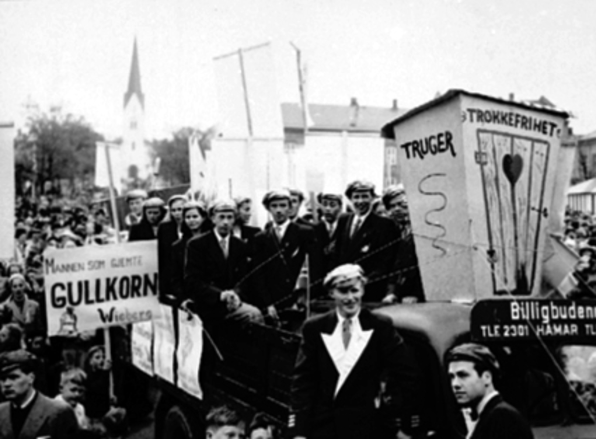 Anno Domkirkeodden, Russetog, russefeiring, blåruss, russeplakater, Stortorget 17.mai, Hamar.