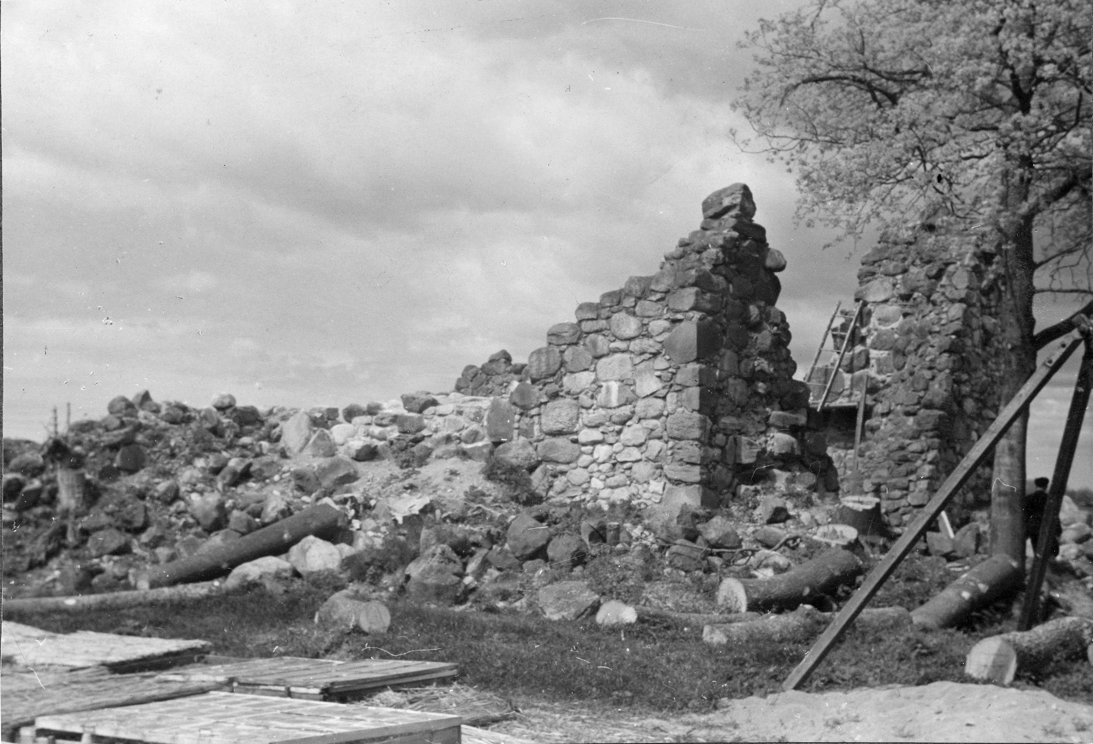 Bertil Berthelson, Mönsterås, Kronobäcks kyrkoruin