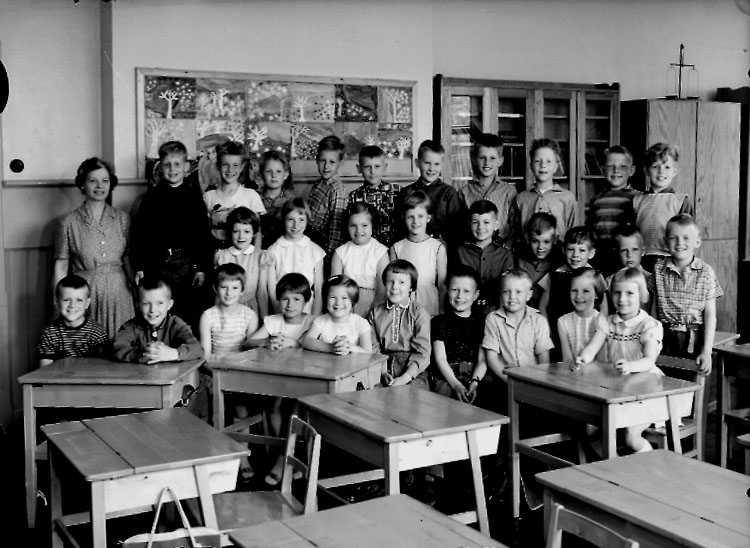 Sven Lindskog, Classroom interior, 29 schoolchildren with a teacher.