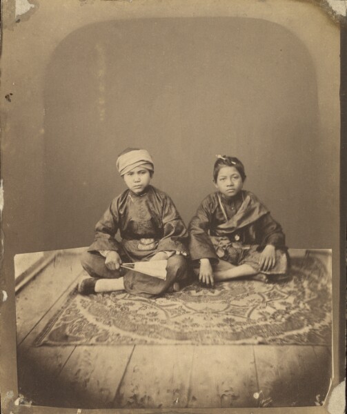 Unknown, [Two children]
