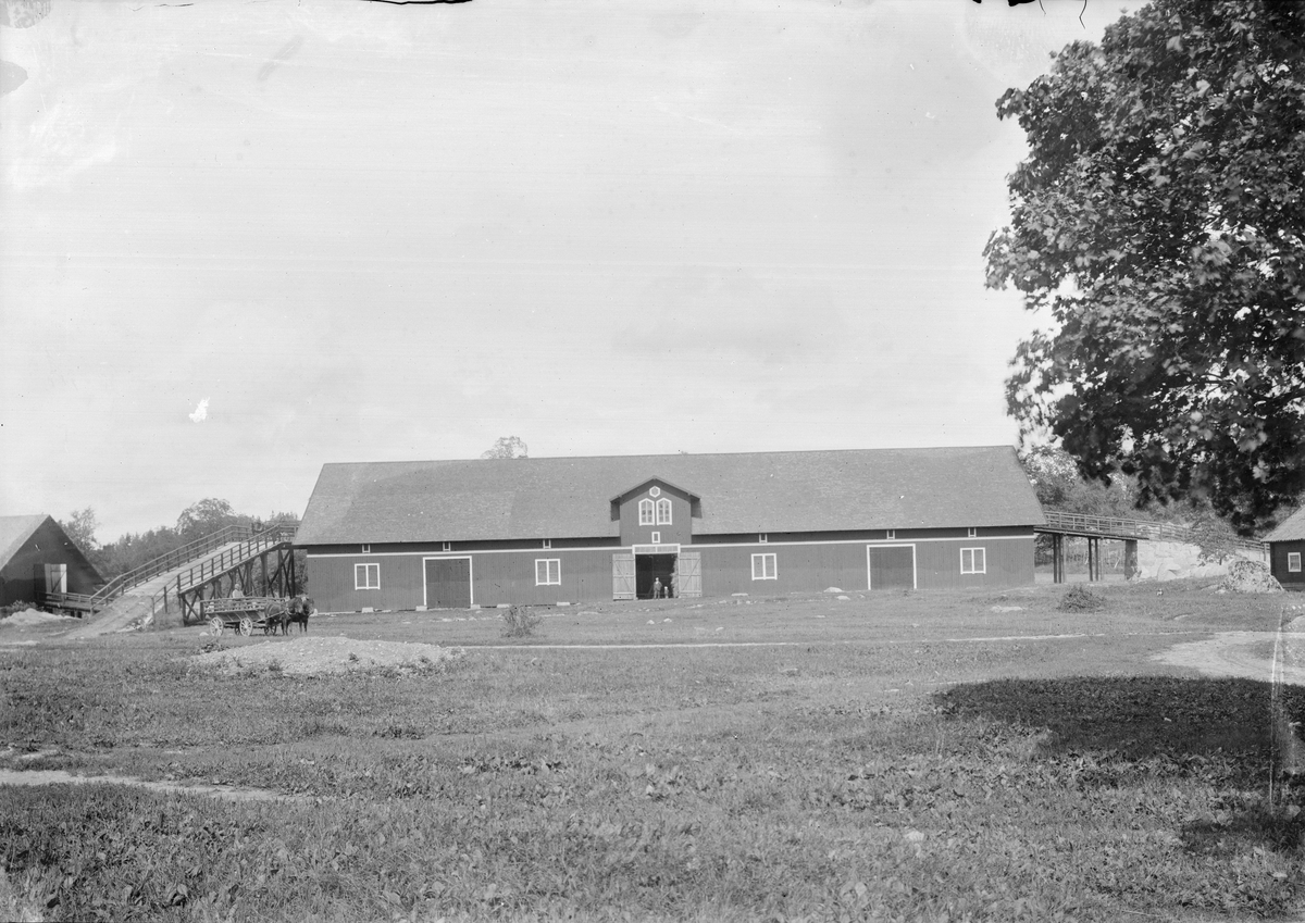 Henri Osti's Fotografiateliér, Economy Building at Hallkveds Manor, Funbo parish, Uppland 1896