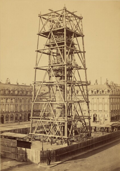 Charles Marville, [Le Restauration de la Colonne Vendôme après la Commune]