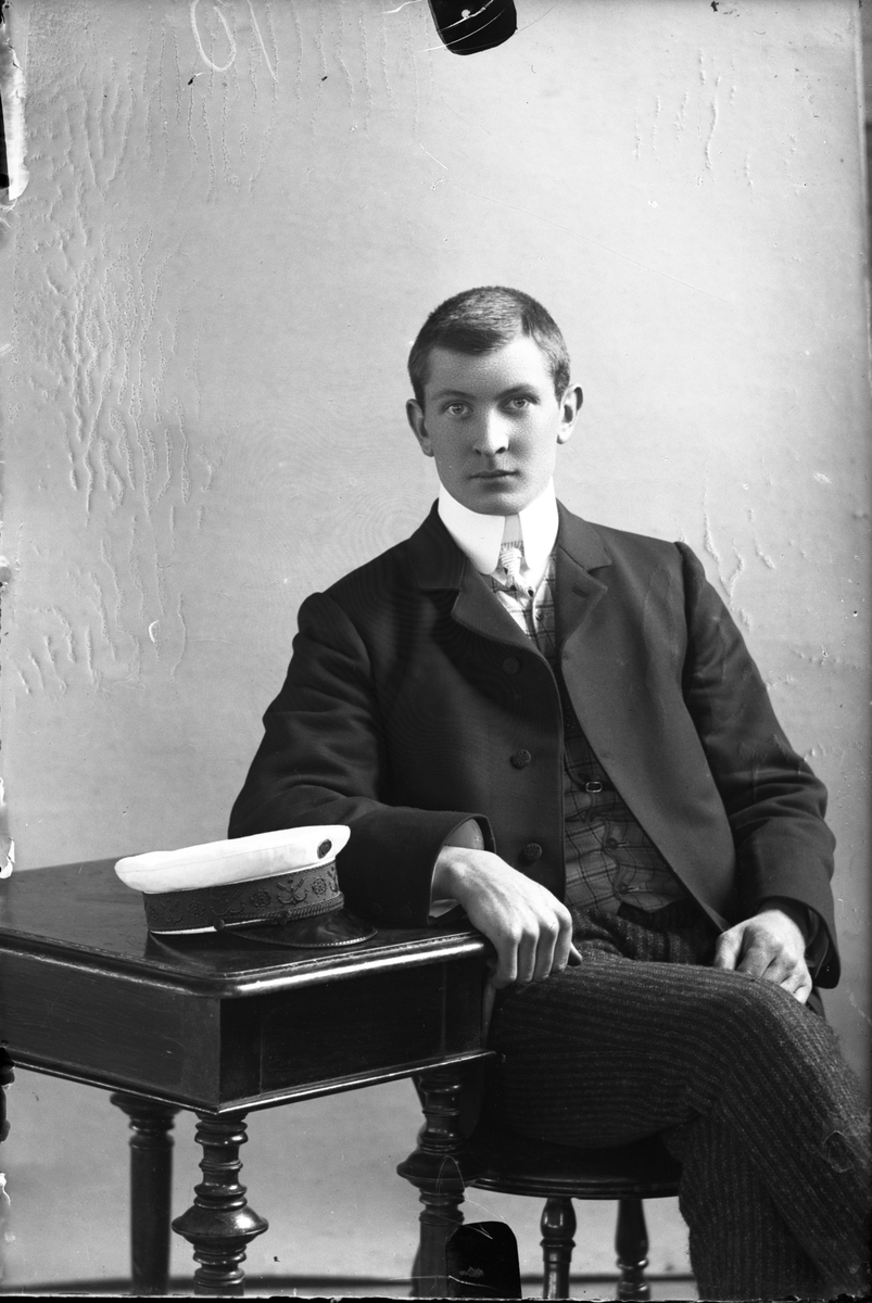 Oscar Holte, Portrett av mann
