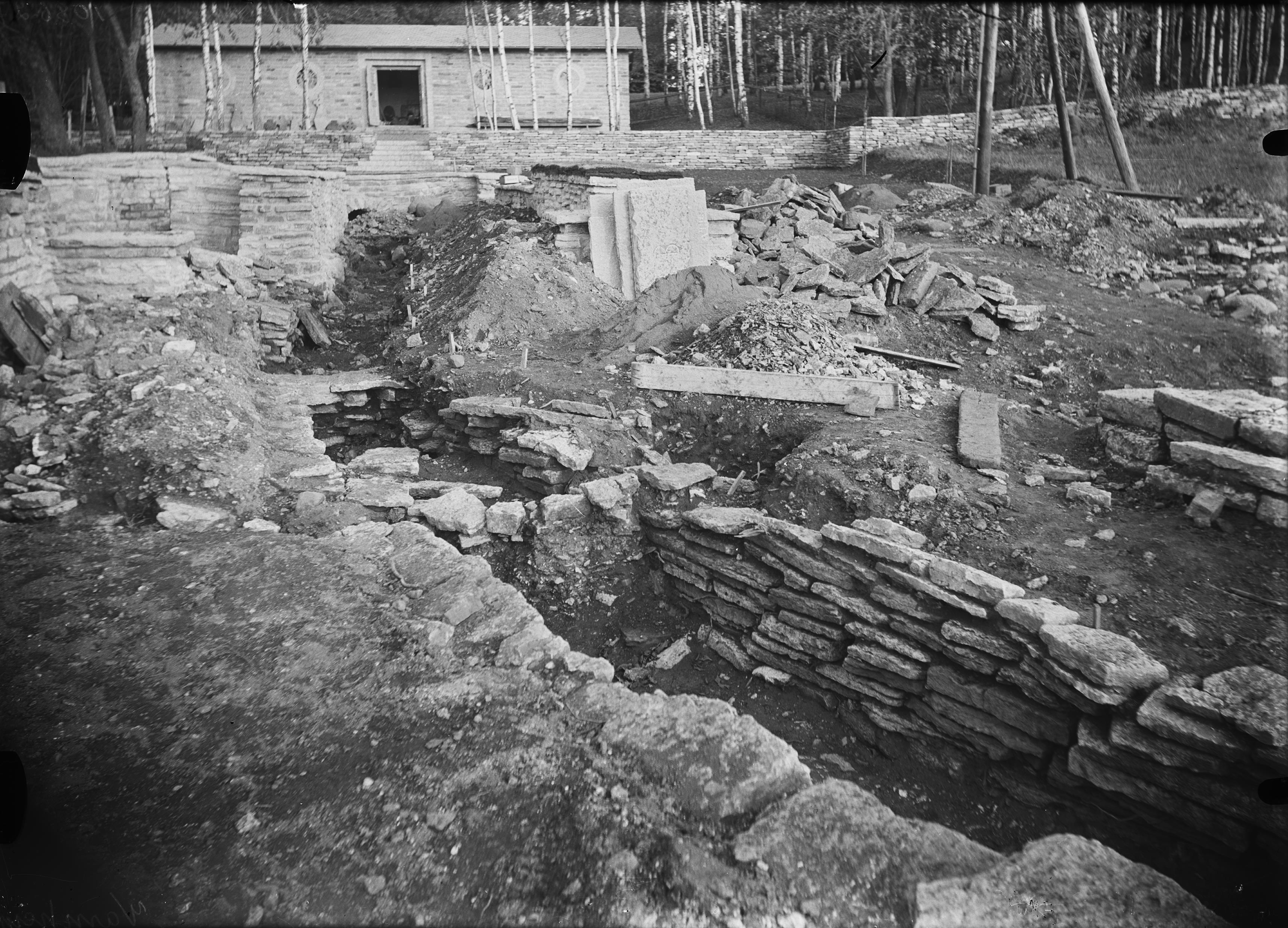 Axel Forssén, Varnhems klosterruin