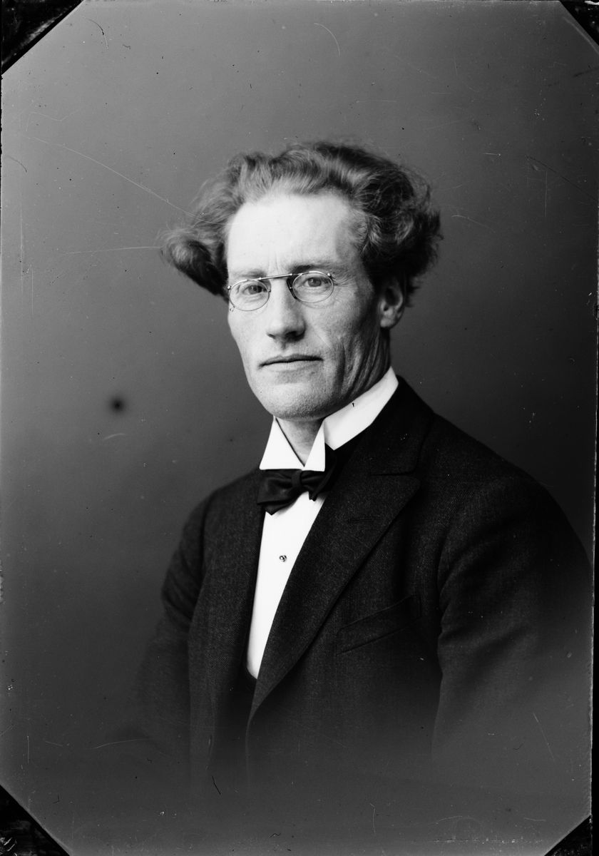 Skötsner-Edhlund, Ateljéporträtt - missionspastor Emil Thingberg, Östhammar, Uppland