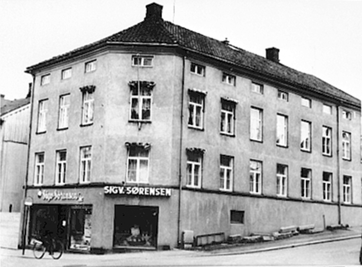 Anno Domkirkeodden, EKSTERIØR TORGGATA 71, TORGGATA/LIERBAKKEN, SIGV. SØRENSENS DAGLIGVAREFORRETNING