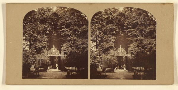 London Stereoscopic and Photographic Company, Trinity College, Cambridge. West Entrance, Grand Avenue.