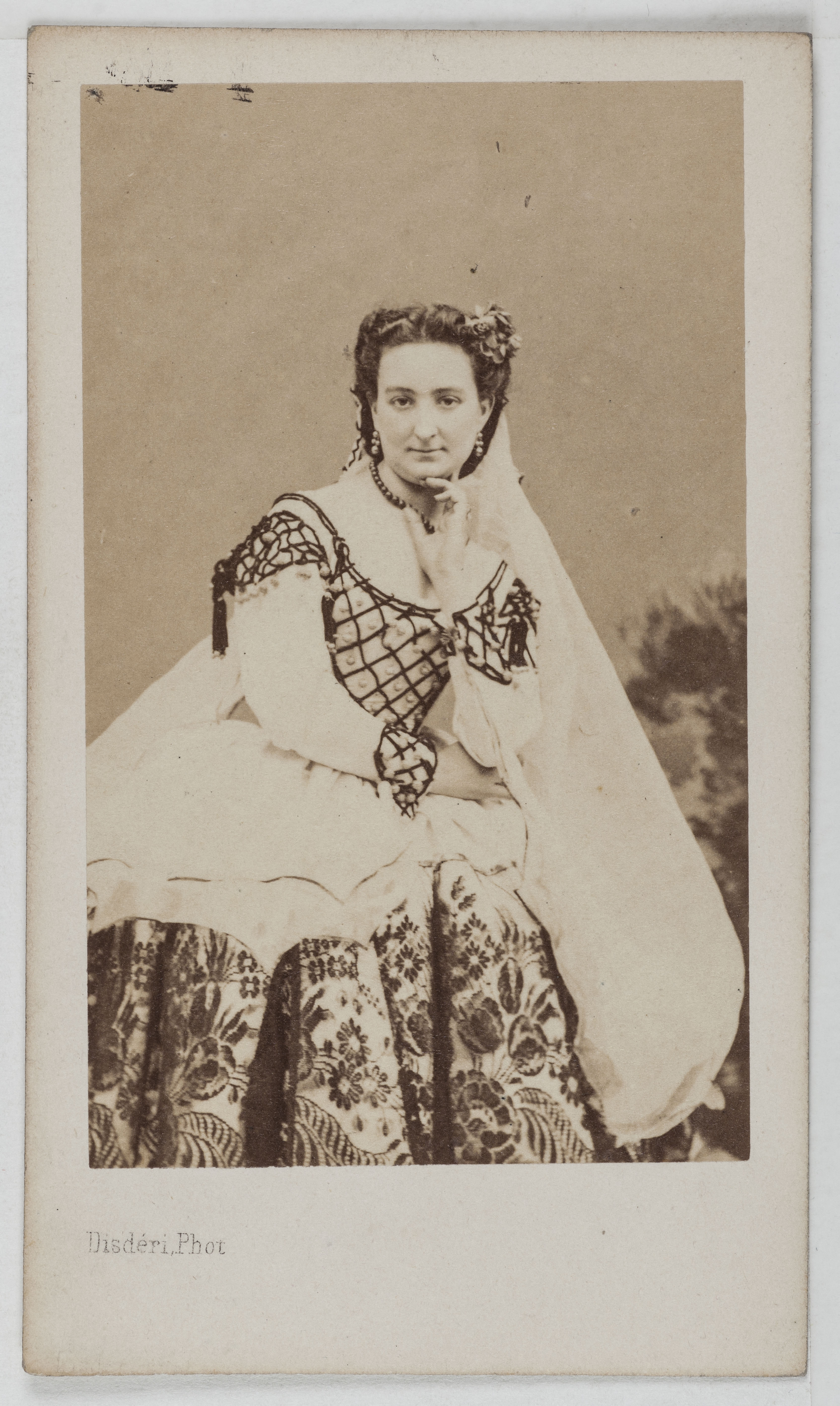 André-Adolphe-Eugène Disdéri, Portrait d'Elise Parent, danseuse à l'Opéra entre 1860 et 1873.
