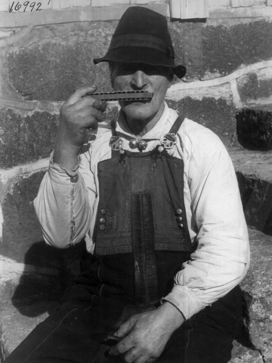 Anders Beer Wilse, Mannsdrakt