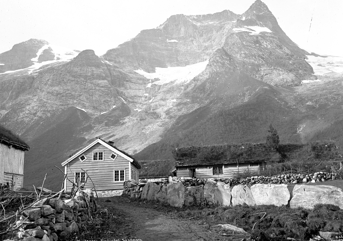Axel Lindahl, Prot: Kviteggen, Neddedal, Søndmøre