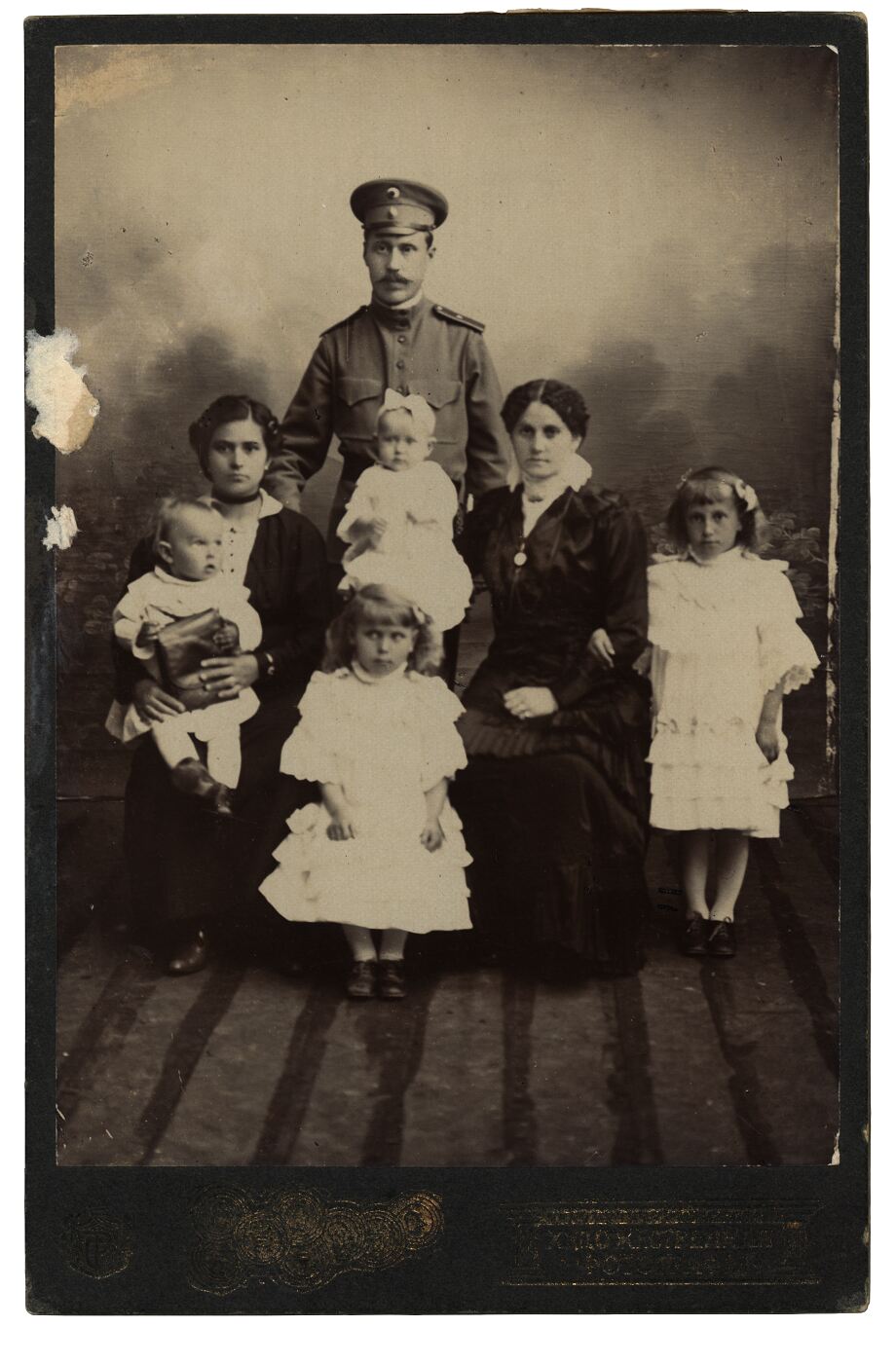 Nežinomas XIX a. II pusės fotografas, Viktoro ir Amalijos Germanų šeimos portretas