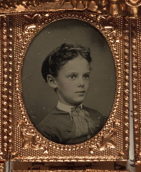 Unknown, [Portrait of a young girl]