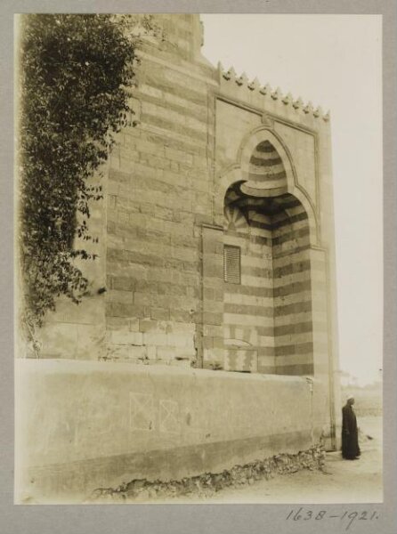 K.A.C. Creswell, Entrance of the mosque of Mamluk Sultan al-Ashraf Qaytbay on Rawda island, Cairo