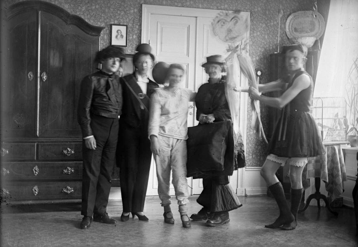 Okänd,, Young people at Ruben Liljefors, dressed to masked, likely in Gävle