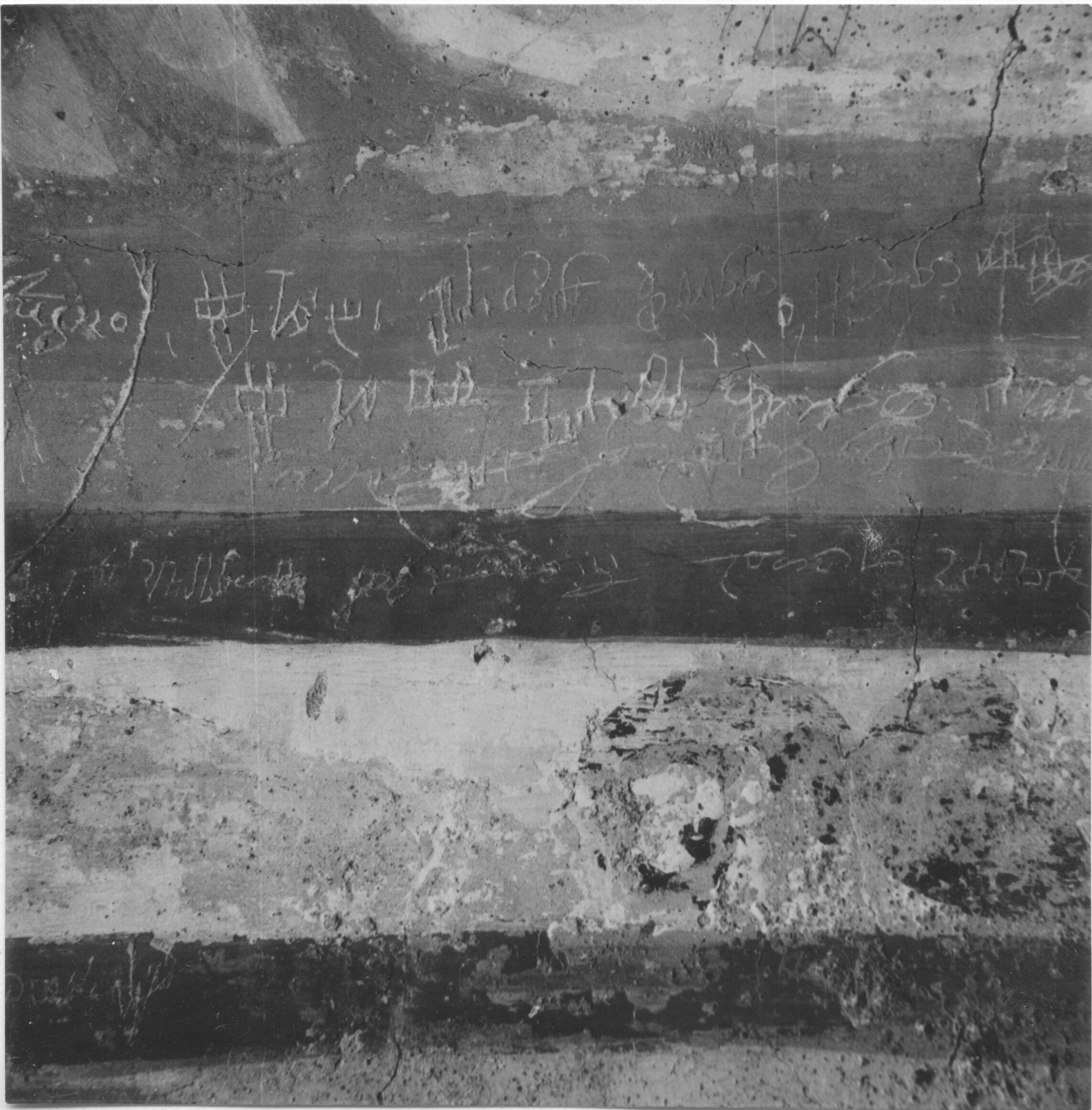 Branko Fučić, Sorbar (Buje), crkva sv. Petra, unutrašnjost: dio apsidalnog zida s glagoljskim grafitima