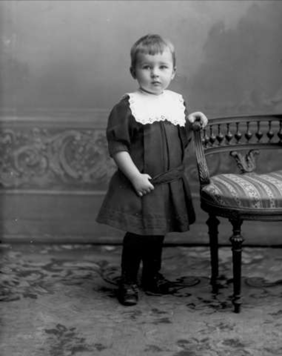 Gustav Borgen, Portrett, gutt i kjole. William Nygaard, advokat Nygaards sønn.