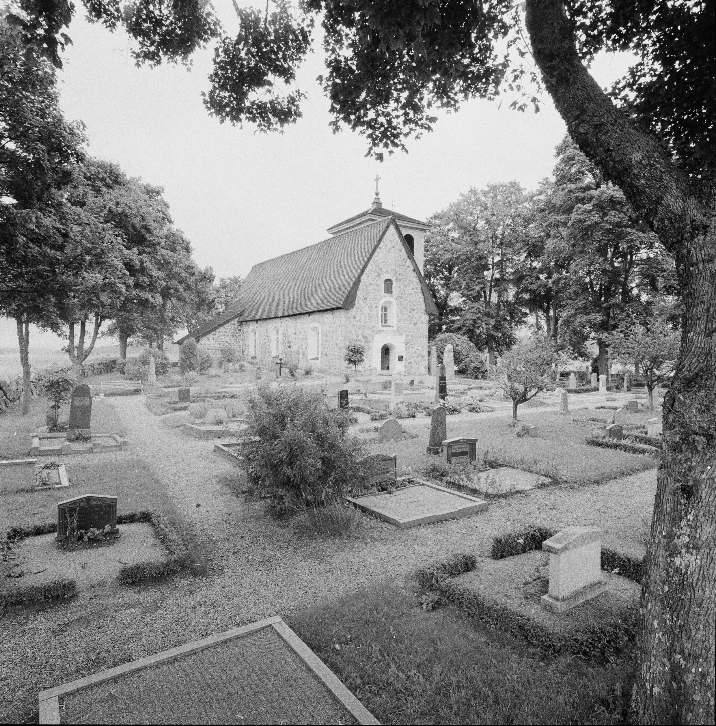 Nils Lagergren, Husby-Sjuhundra kyrka