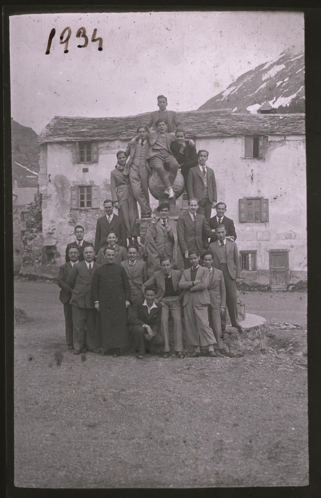 Desconegut, [Group of men]