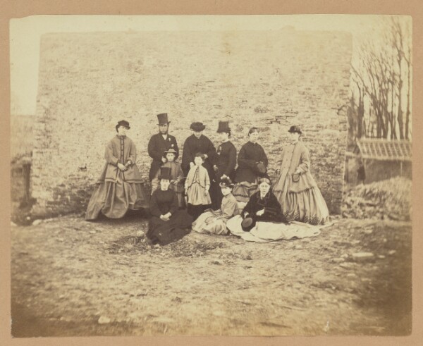 Unknown, [Group portrait of a man, women, and children]