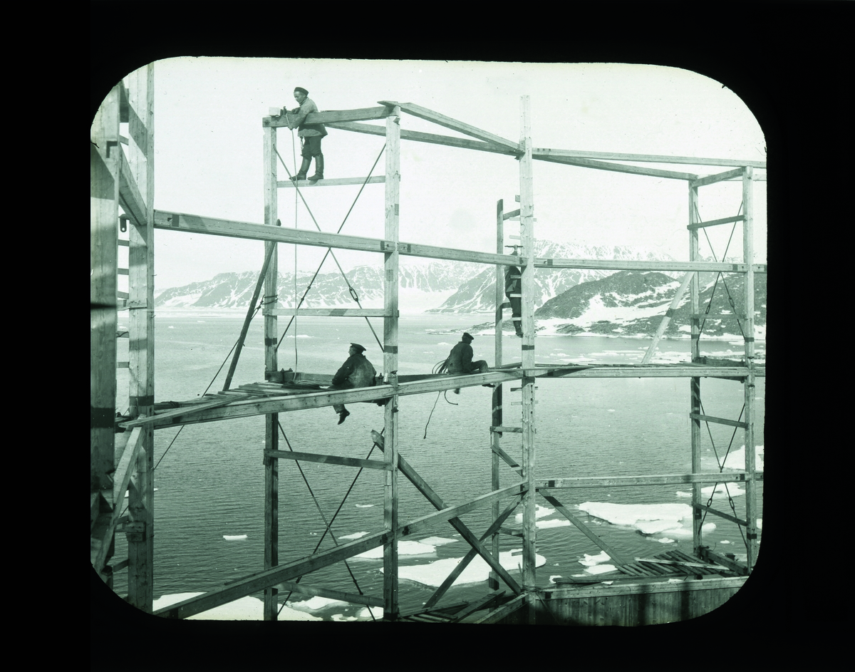 Carl Axel Wilhelm Stake, Work on the balloon house.