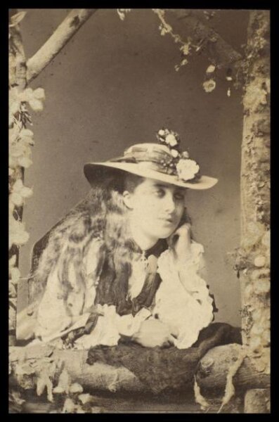 London Stereoscopic and Photographic Company, Guy Little Theatrical Photograph