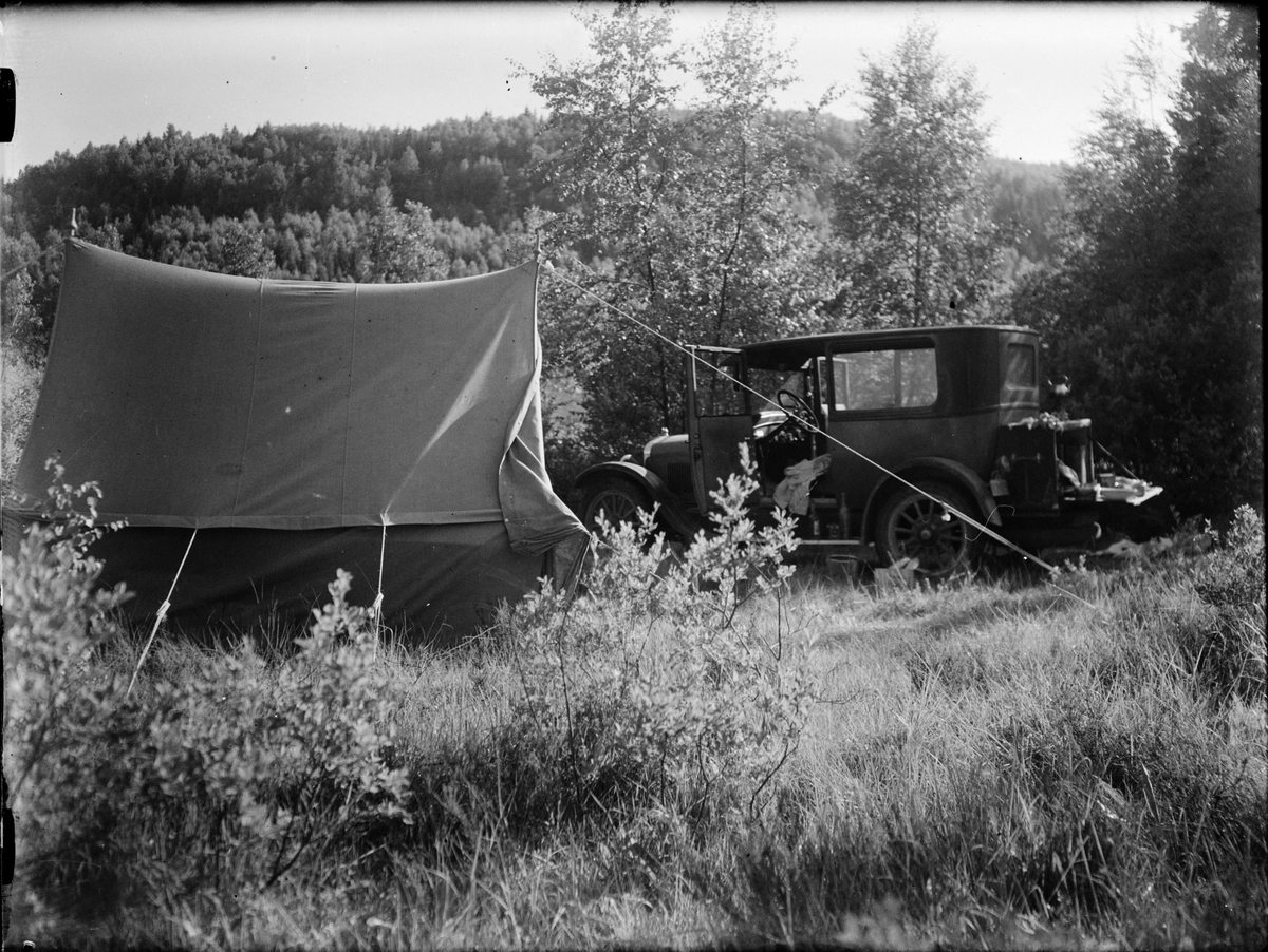 Skötsner-Edhlund, Familjen Edhlunds T-Ford och tält, Sverige
