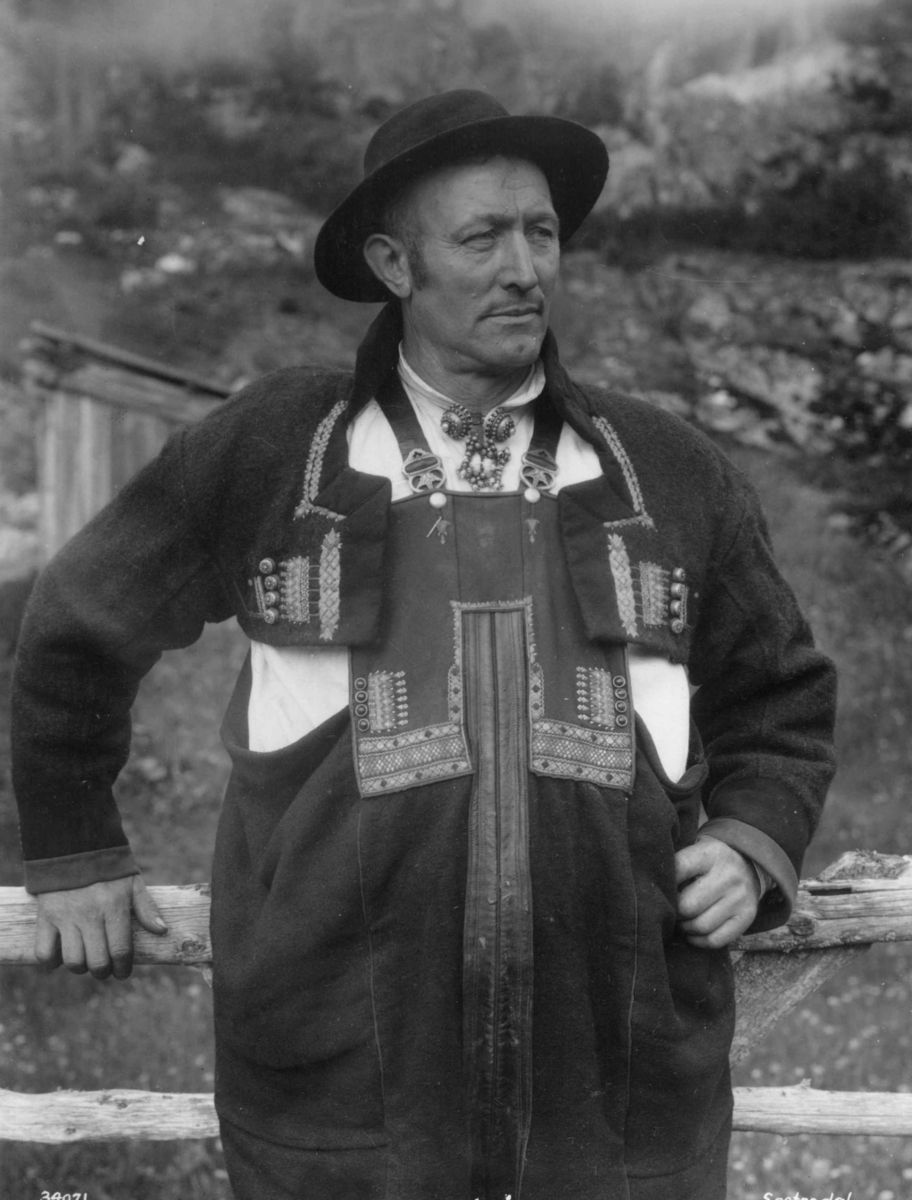 Anders Beer Wilse, mannsdrakt