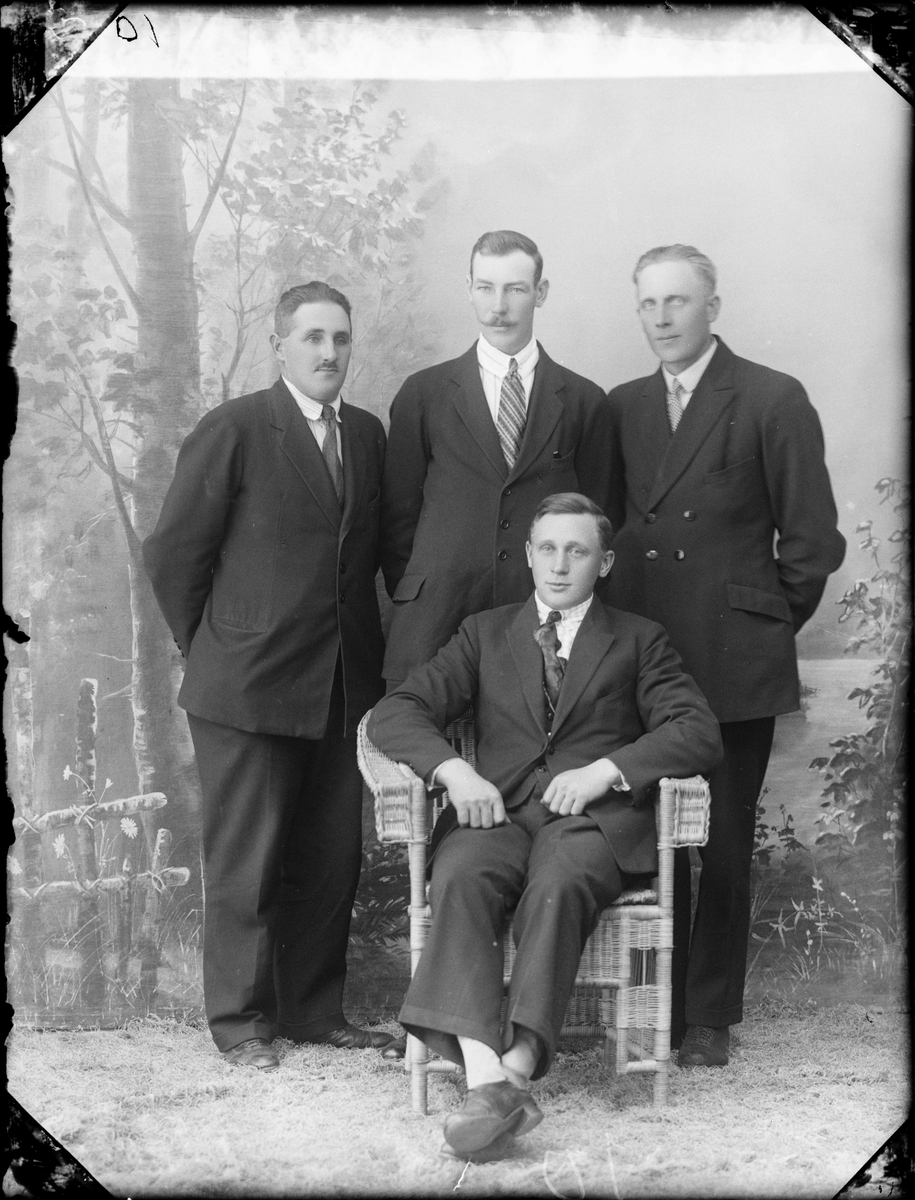 Skötsner-Edhlund, Ateljé Portrait - Four Men, Östhammar, Uppland