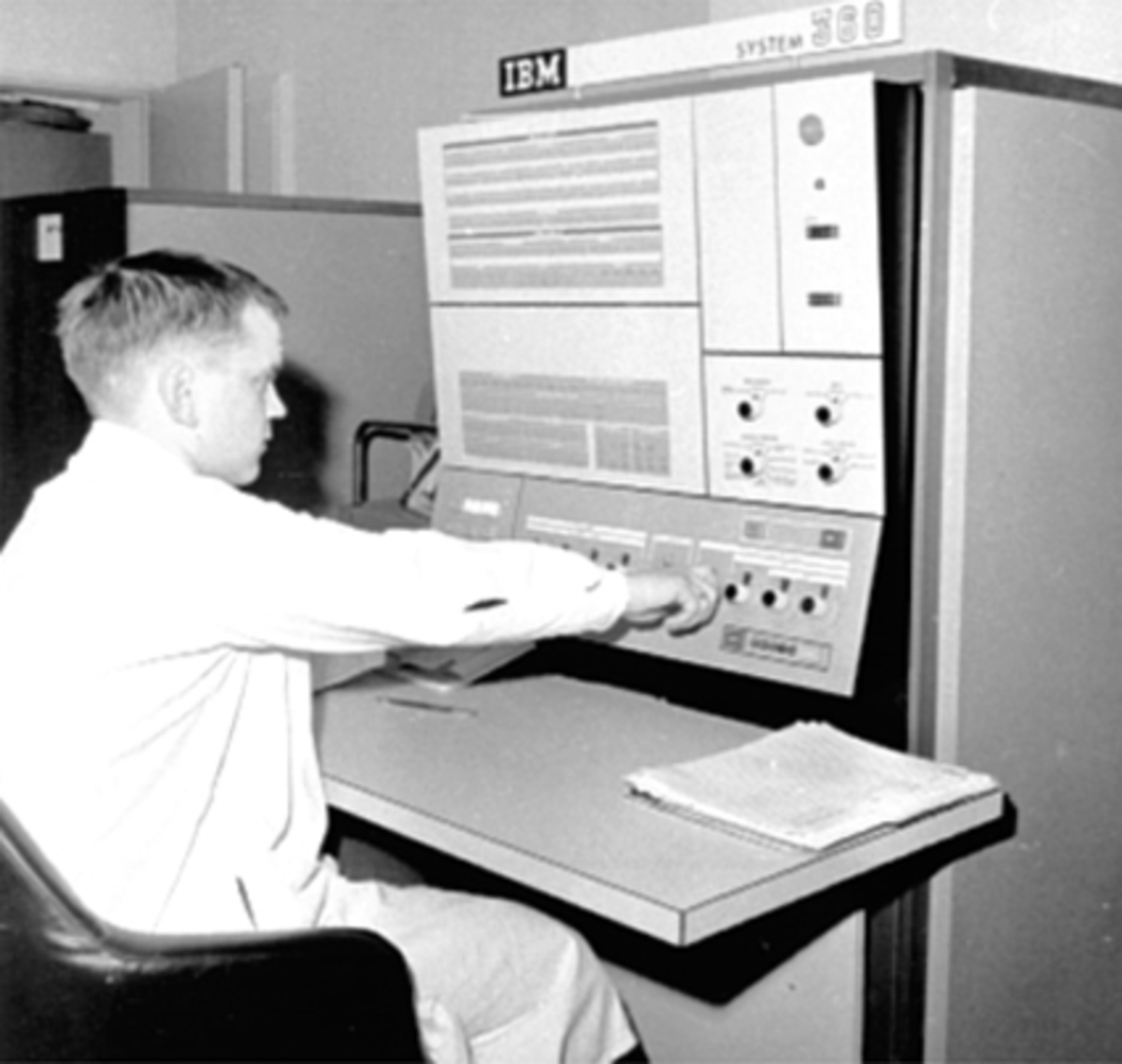 Anno Domkirkeodden, INTR:K. D. Ø. BJØRN FLYEN, IBM SYSTEM 360 DATAMASKIN