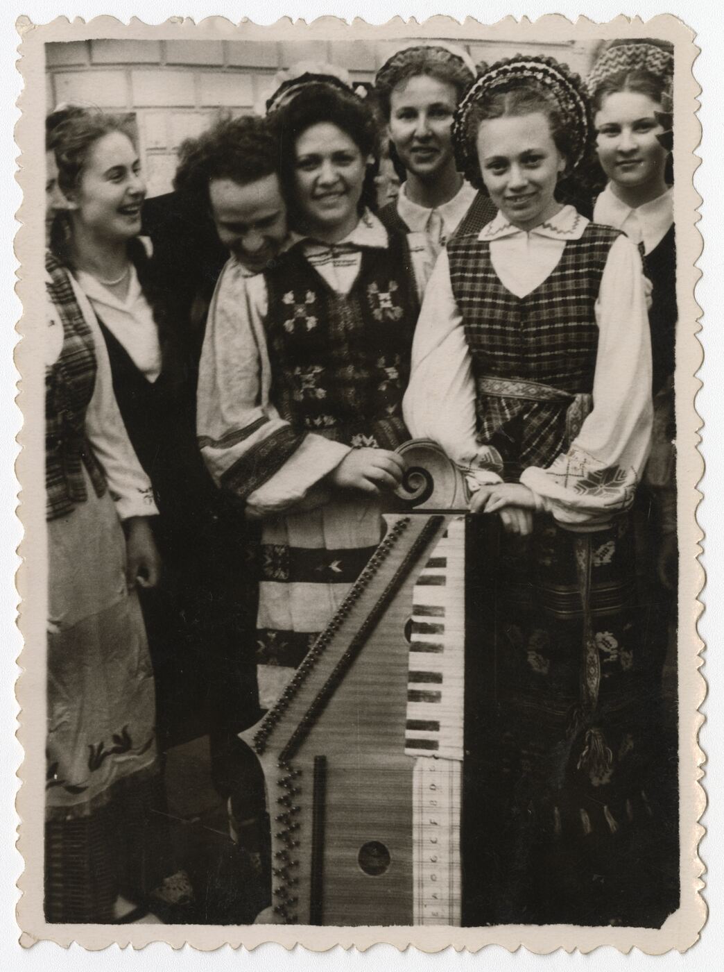 Nežinomas autorius, Meninio kolektyvo instrumentinė grupė