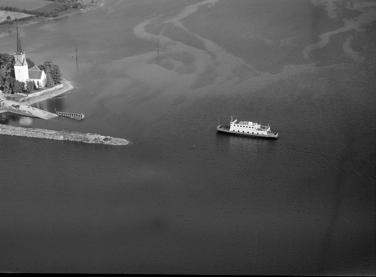 Anno Domkirkeodden, Flyfoto, Nes kirke, brygge, Hamar-Kapp fergen legger til, Mjøsa, påbegynt Nessundet bru, Nes, Hedmark.