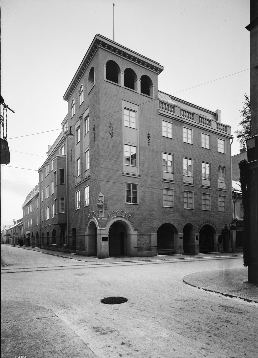 Paul Sandberg, Apoteket Kronan, korsningen S:t Persgatan - Svarbäcksgatan, Uppsala