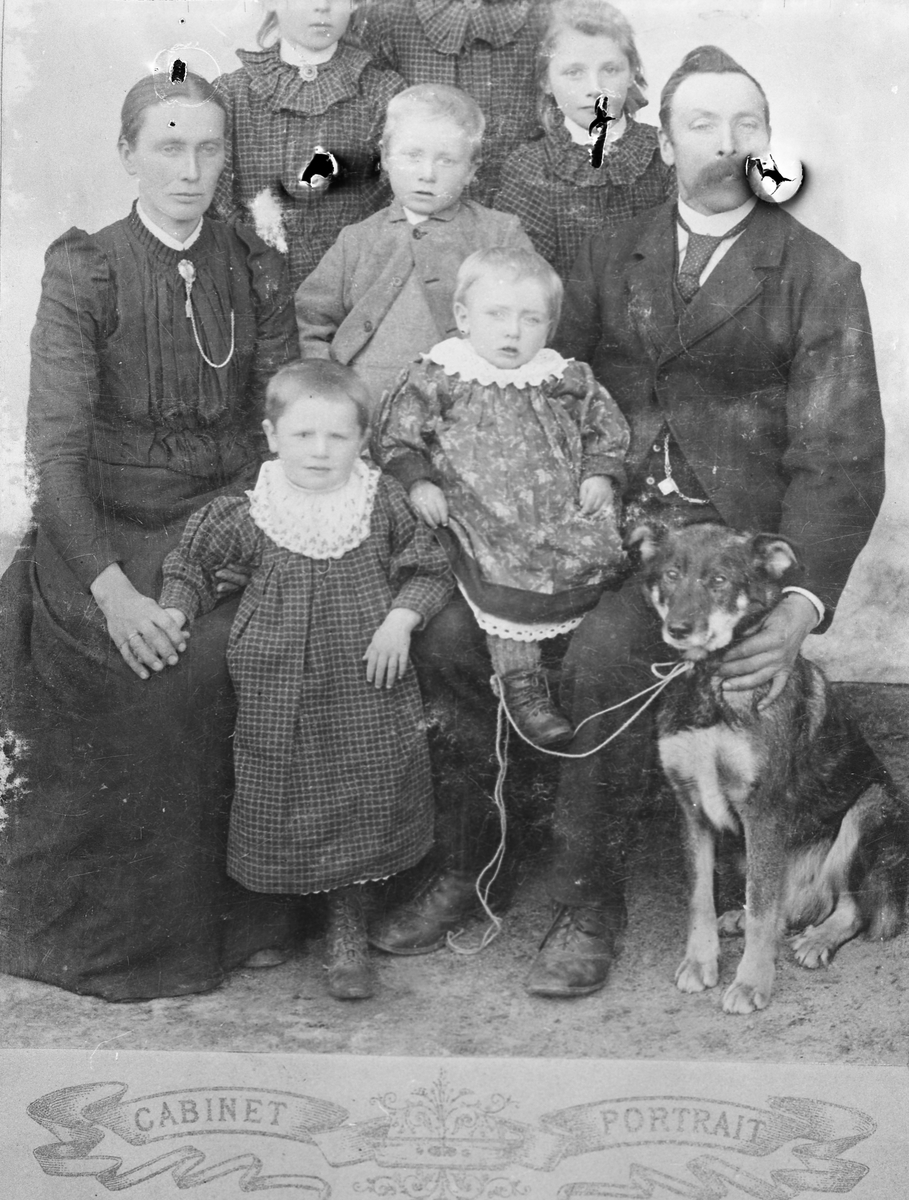 Ukjent, Familiebilde- Per og Maria Ryeng med barn