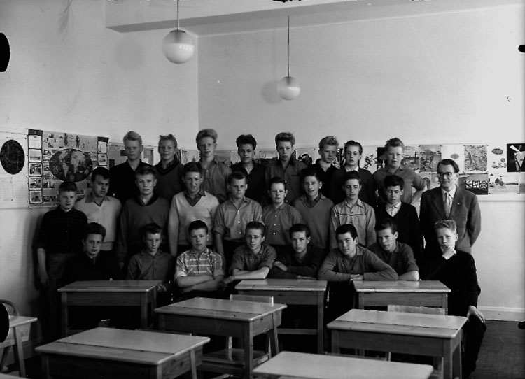 Sven Lindskog, Classroom interior, 25 boys with teachers.
