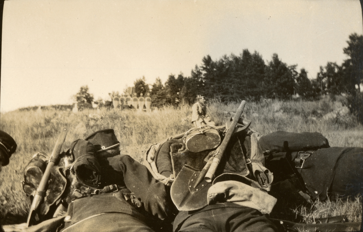 Unknown artist, Soldiers in shooting practice.