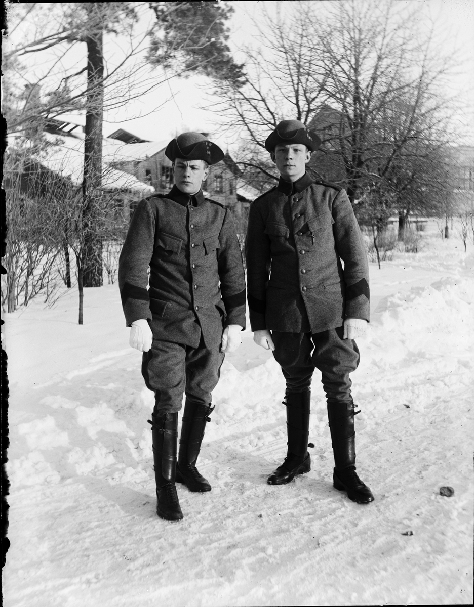 Skötsner-Edhlund, Men in uniform, Östhammar, Uppland