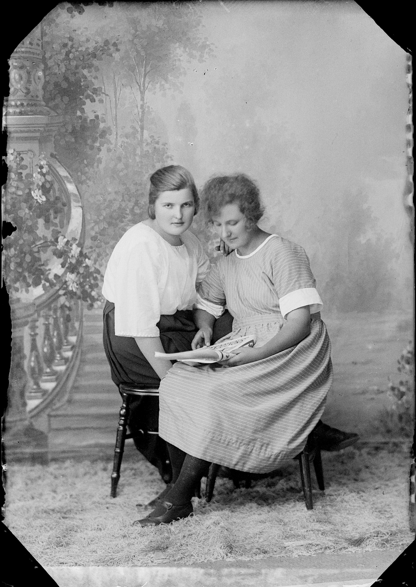 Skötsner-Edhlund, Ateljéporträtt - Bertha Eriksson från Harg, Uppland 1923