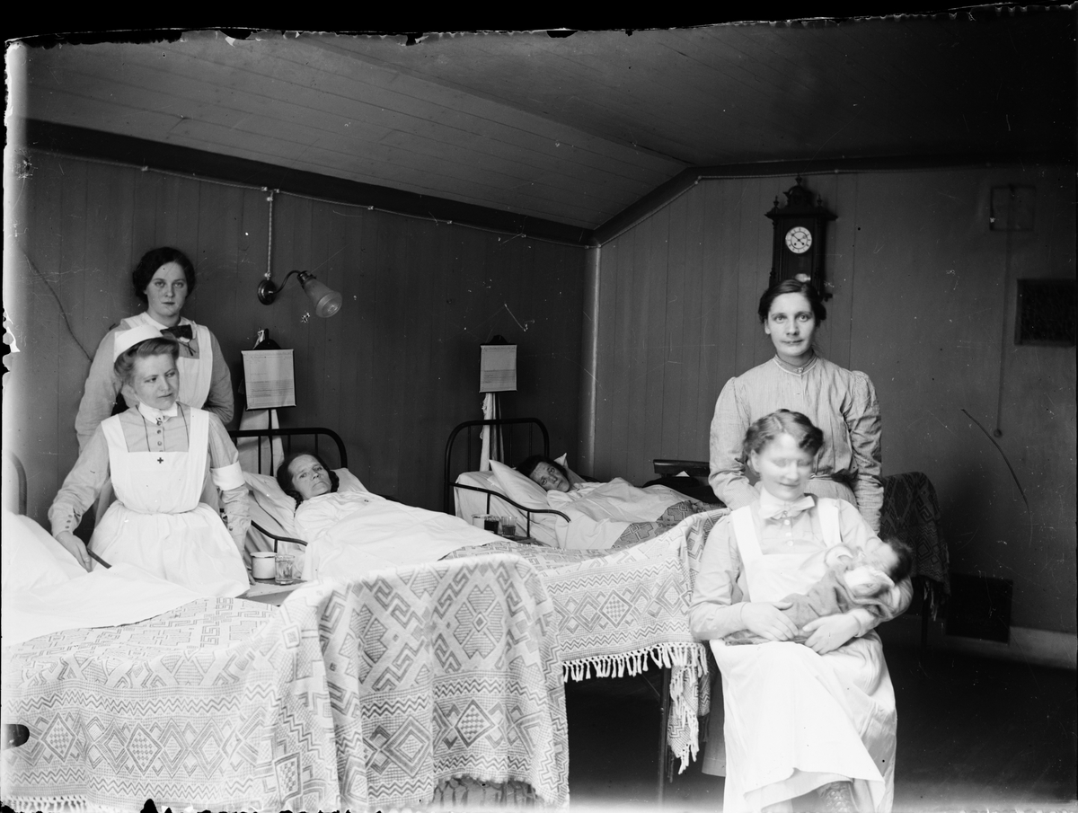 Skötsner-Edhlund, Sal with new-found mothers and staff, Östhammar’s Laser.