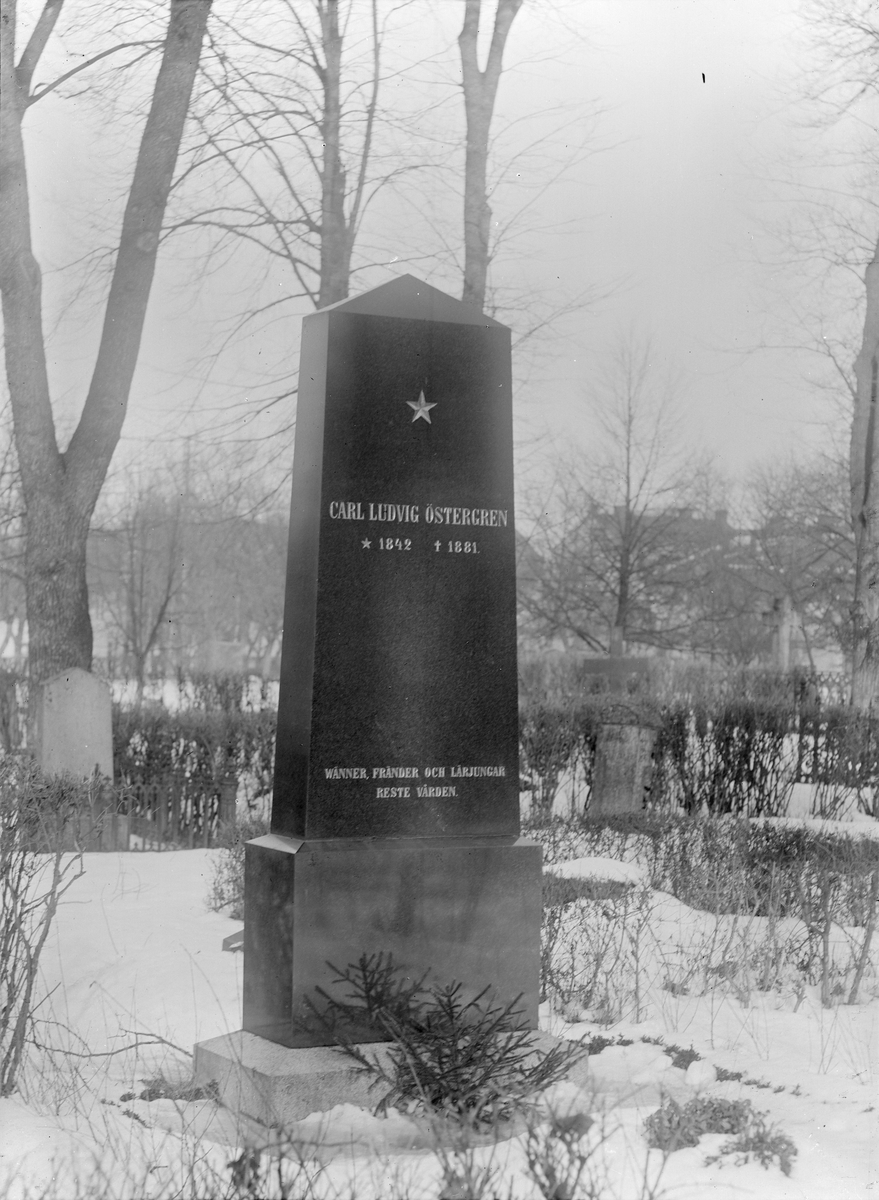 Henri Osti's Fotografiateliér, Carl Ludvig Östergrens gravvård på Uppsala gamla kyrkogård, Kåbo, Uppsala 1911