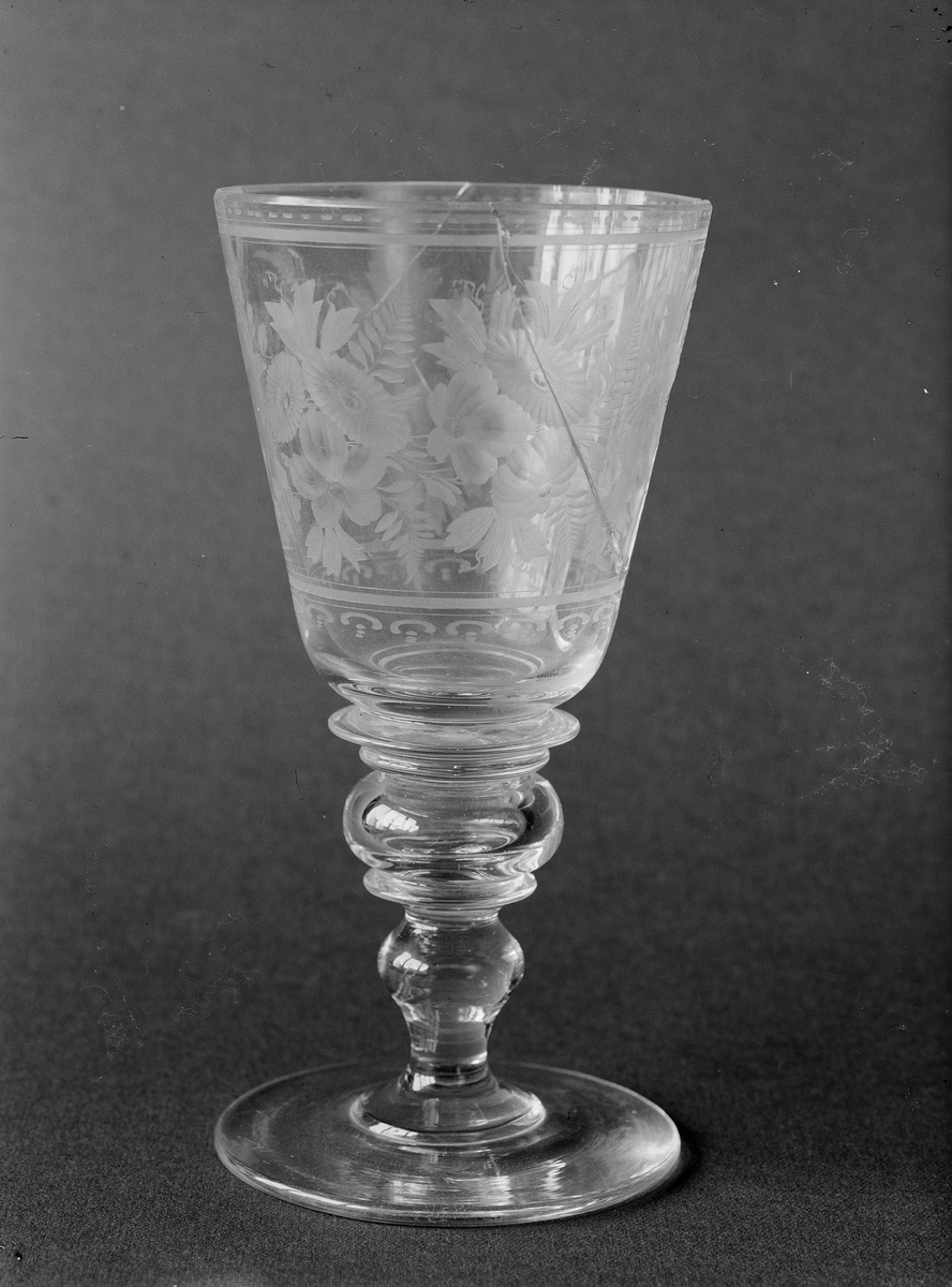 Paul Sandberg, Glas, sannolikt i Upplandsmuseets samlingar, Uppsala 1935